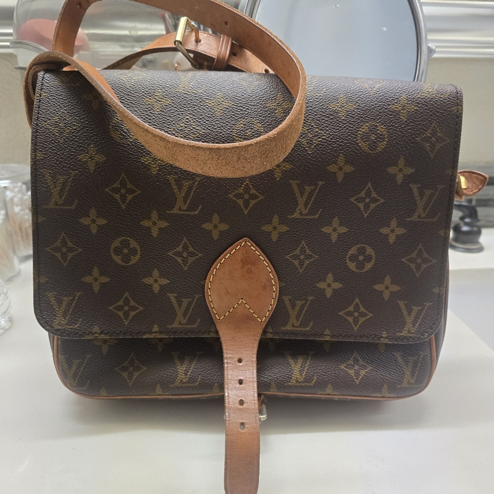 LV PURSE